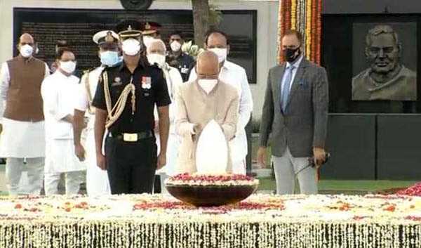 कोविंद, नायडू, मोदी समेत कई नेताओं ने दी अटल बिहारी वाजपेयी काे श्रद्धांजलि